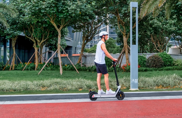 Scooters elétricos portáteis dobráveis para adultos: conveniência e mobilidade na ponta dos dedos