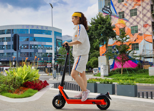 DICAS PARA ANDAR DE E-SCOOTER EM UMA NOVA CIDADE